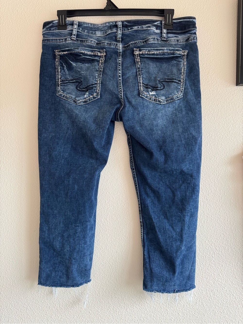 Silver Jeans Cropped Distressed Mid-Blue Capri Jeans - Picture 3 of 7